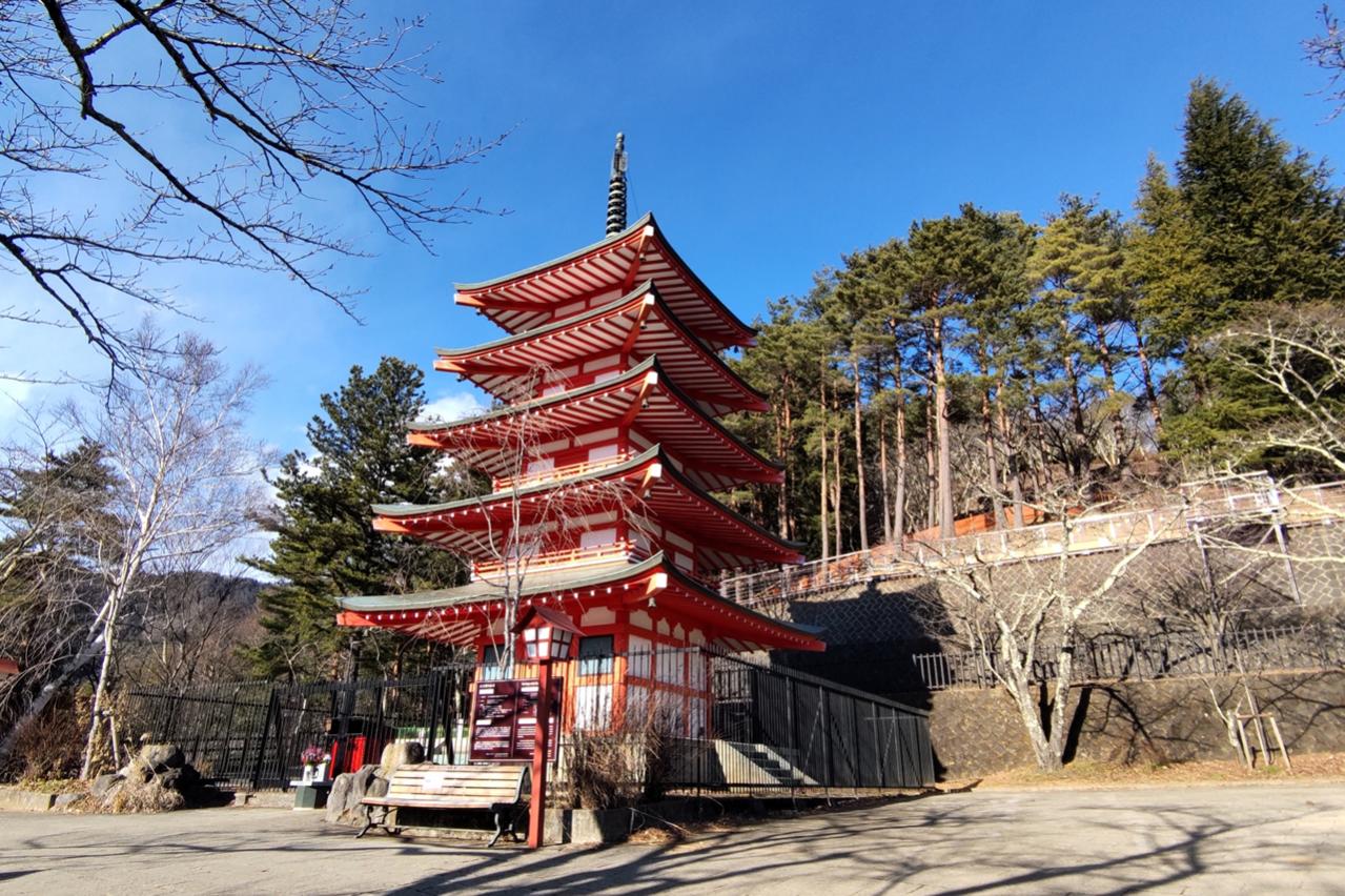 新倉山浅間公園　忠霊塔