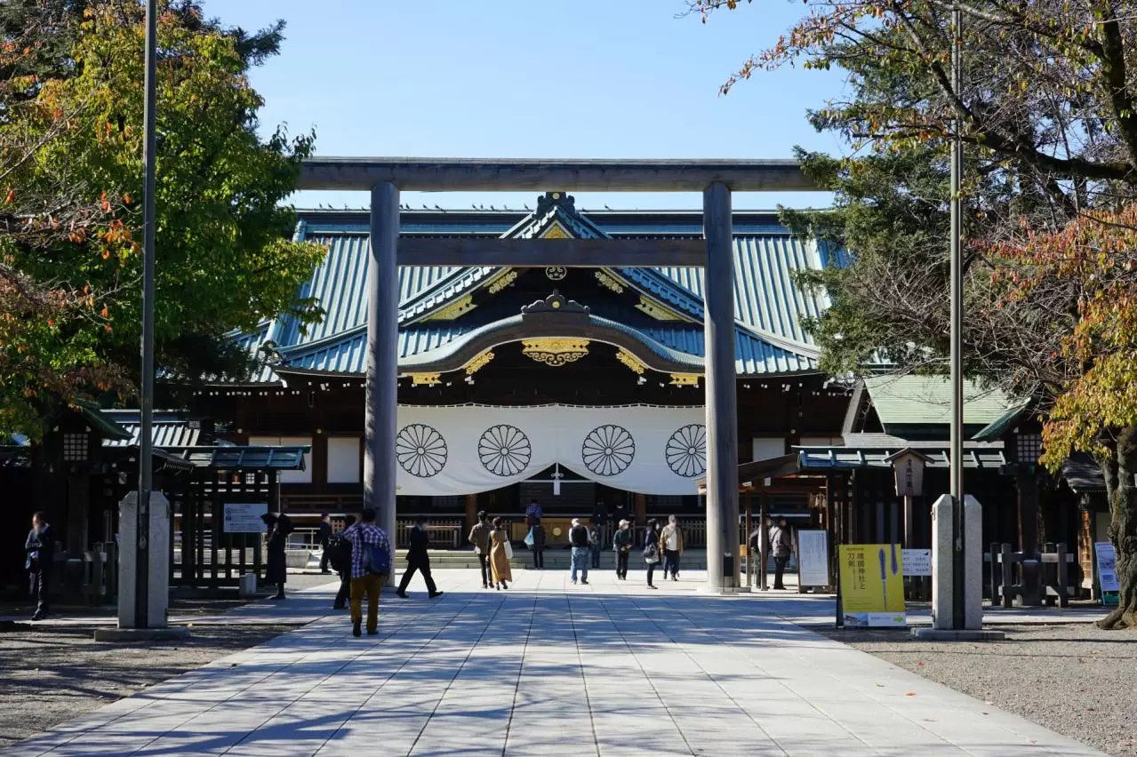 秋晴れの靖国神社