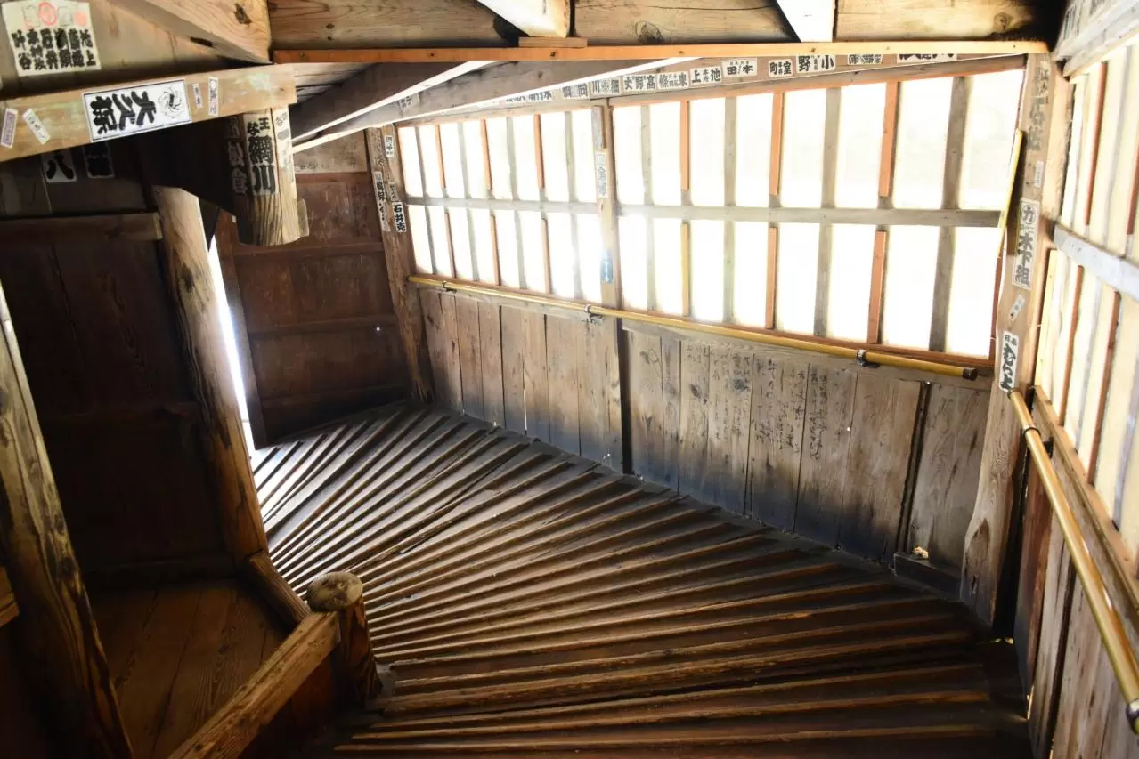 世界の名建築　さざえ堂　国重要文化財