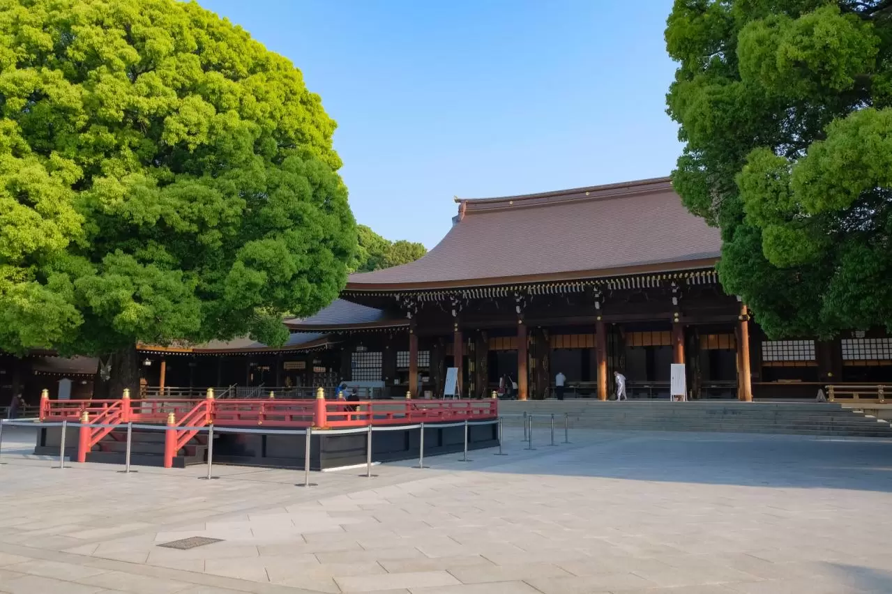 明治神宮 拝殿と神前舞台