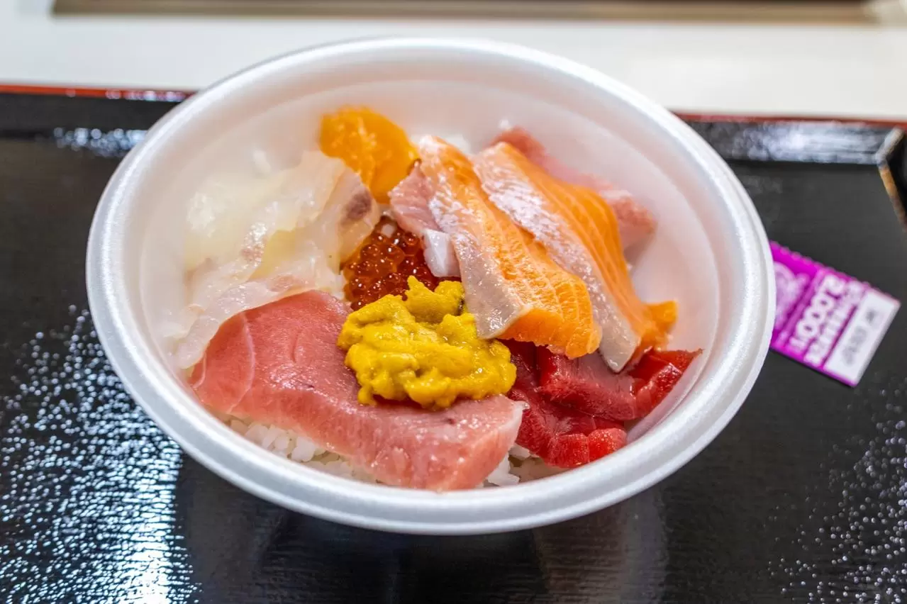 青森魚菜センターの青森のっけ丼