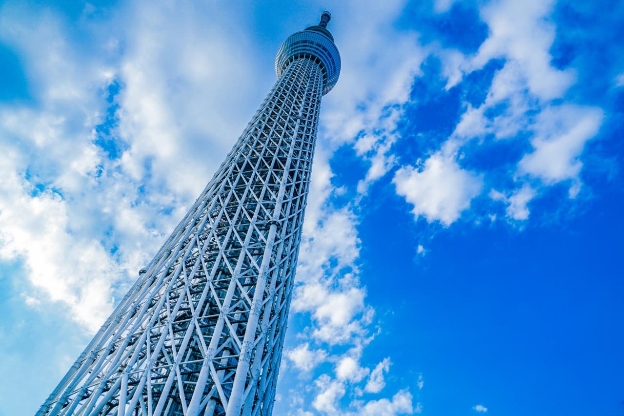 東京スカイツリーと晴天の空