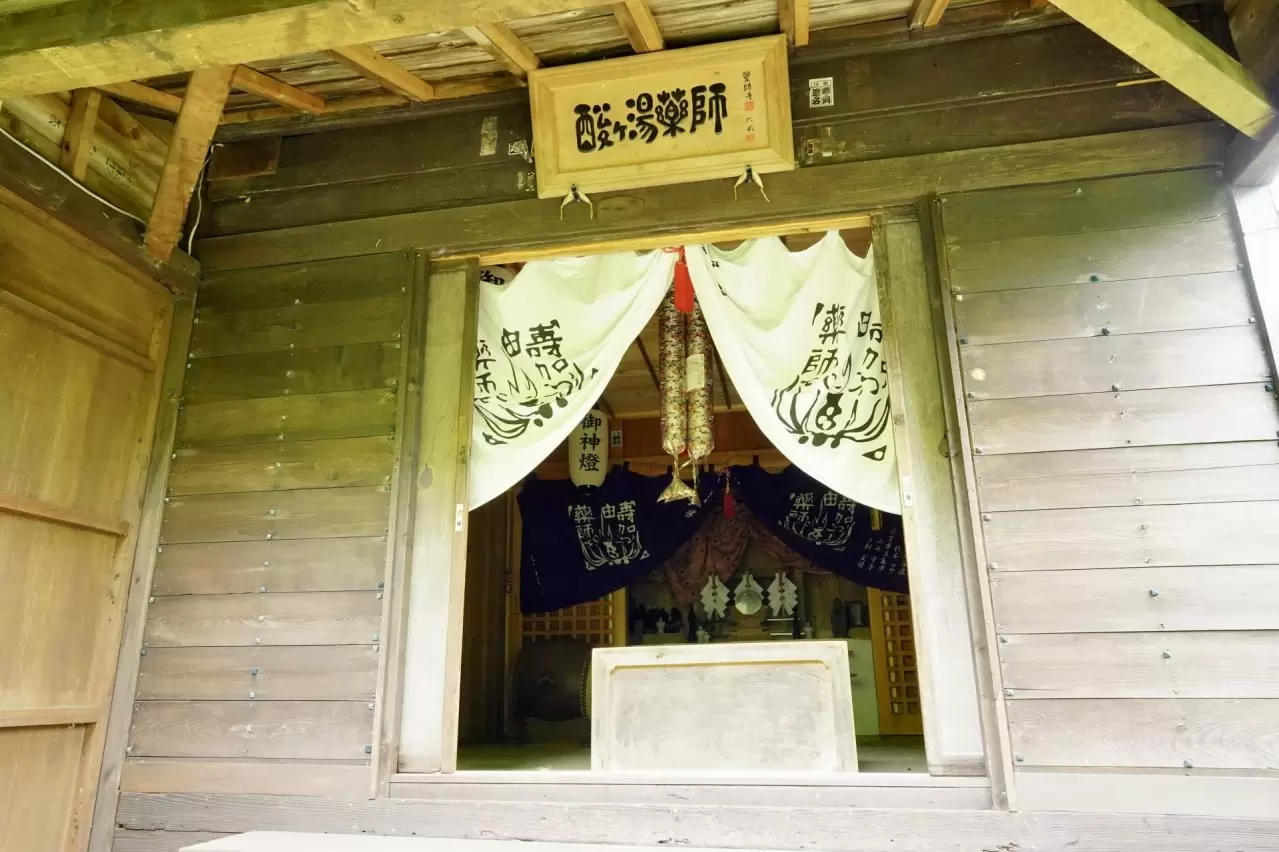青森　酸ヶ湯の薬師神社