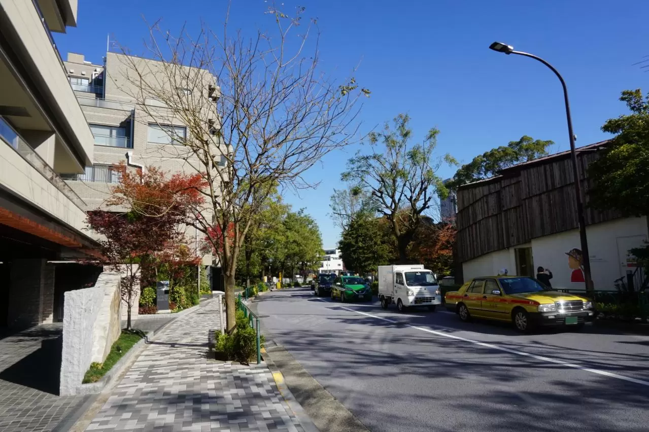 都道４１３号線　根津美術館付近