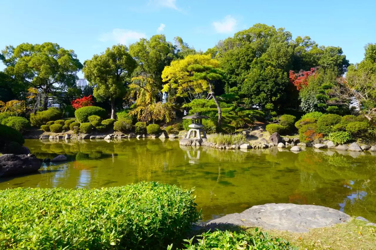 大阪城本丸日本庭園・秋の風景