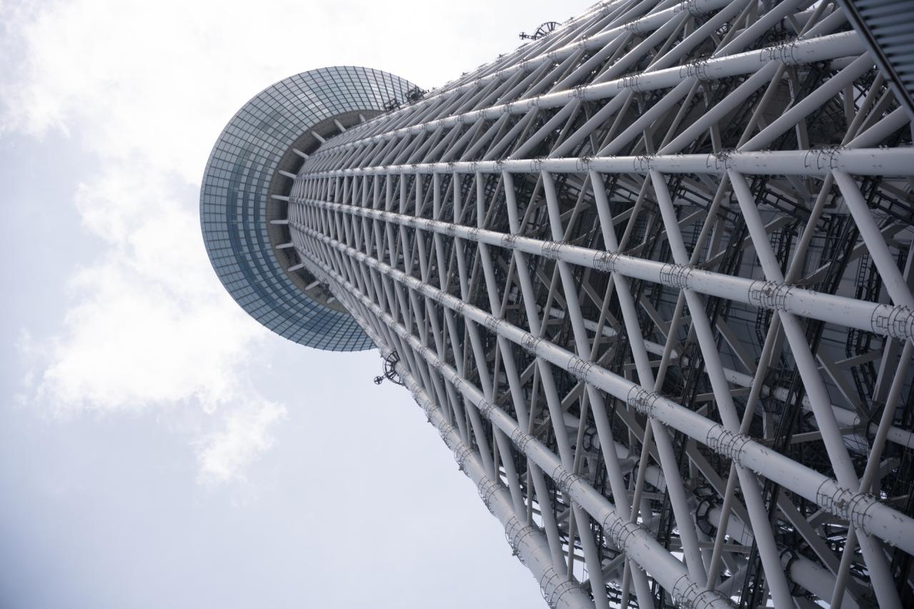 見上げる東京スカイツリー