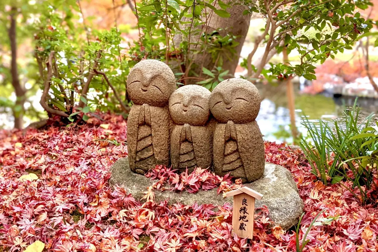 良縁地蔵と紅葉