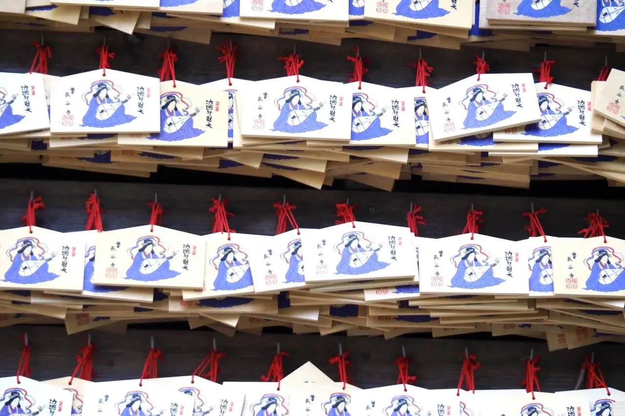 鎌倉の長谷寺でたくさん並んだ絵馬
