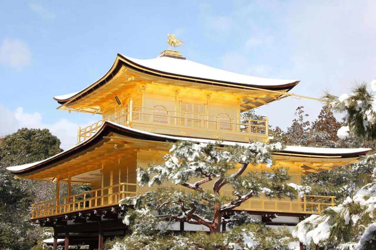 雪の金閣寺
