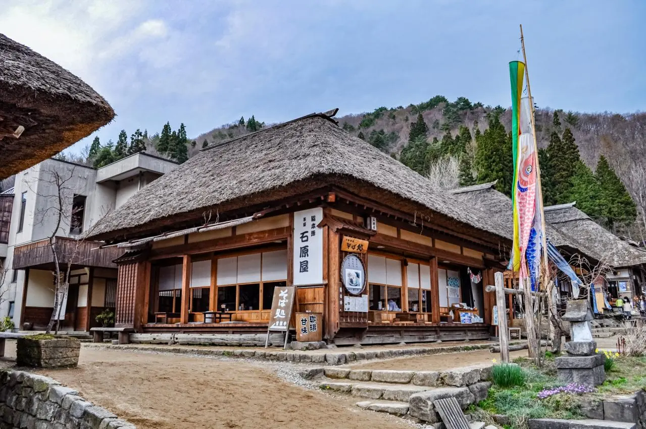 南会津　大内宿の茅葺屋根民家