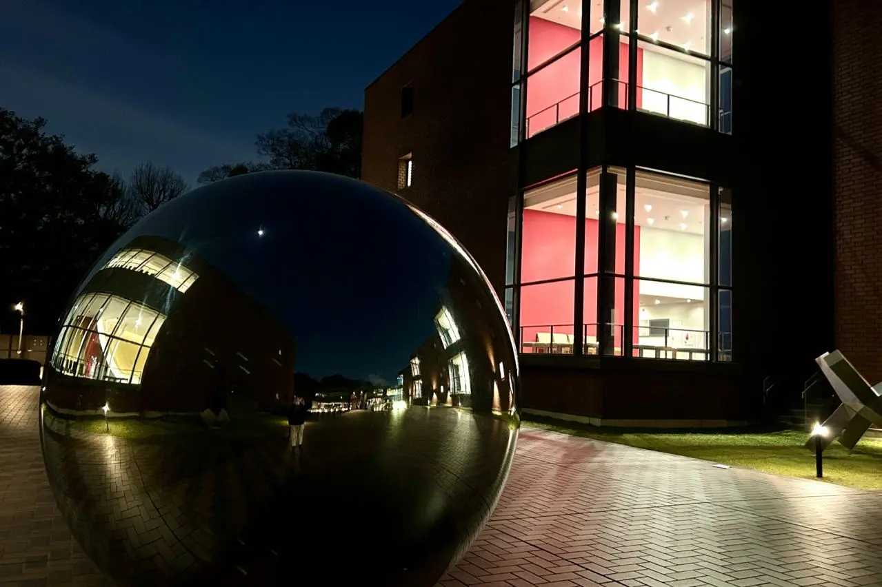 夜の東京都美術館