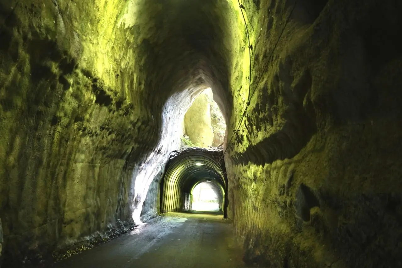 養老渓谷弘文洞跡