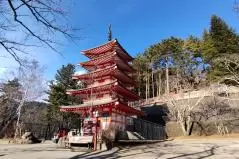 新倉山浅間公園　忠霊塔