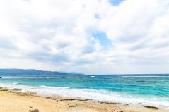 鹿児島県奄美市大浜海浜公園の波打ち際