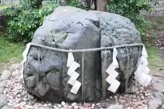 京都 上賀茂神社の大きな岩