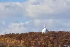 紅葉の藻岩山とロープウェー