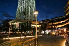 東京都 夜の東京ソラマチ、おしなり橋