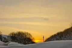 八甲田山酸ヶ湯温泉近くの雪原からの夕照