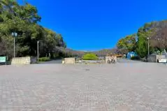 森ノ宮駅出口からみた大阪城公園