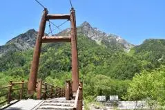 新緑の上高地・明神橋