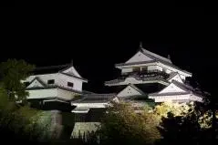 夜の松山城