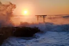 大洗磯の鳥居と日の出