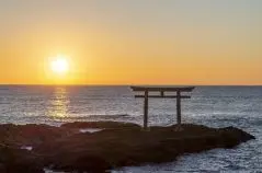 大洗磯の鳥居と日の出