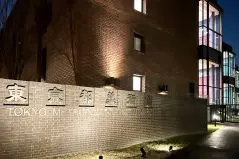 夜の東京都美術館