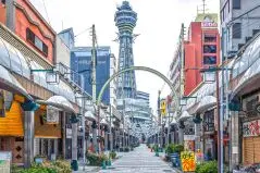 大阪の通天閣のある街並み